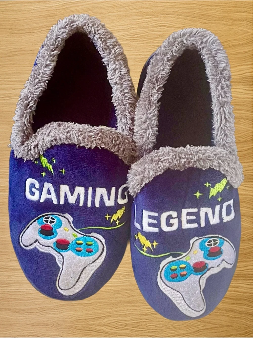 EUC Wonder Nation Boys Gaming Legend Lounge Slippers Size 2-3